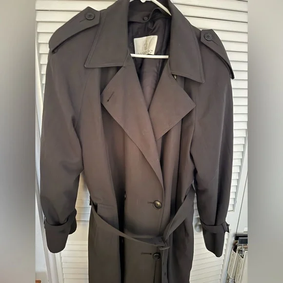 Women’s classic London Fog maxi trench, 14 - Picture 3 of 9